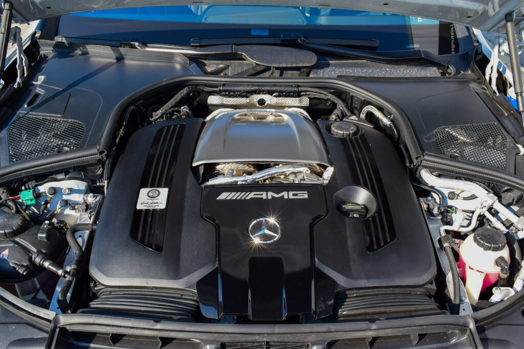 Mercedes-AMG Motor in der Werkstatt des Performance Center Aldenhoff